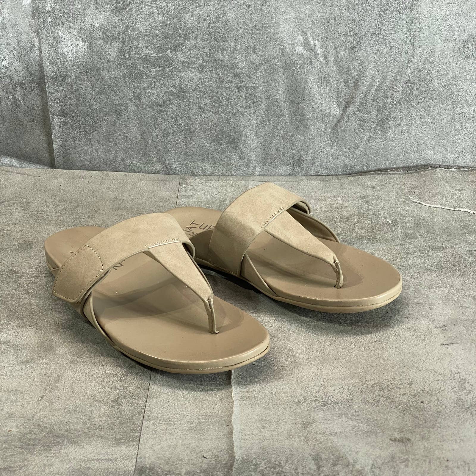 NATURALIZER Women's Porcelain GenN-Twirl Slip-On Thong Sandals SZ 6