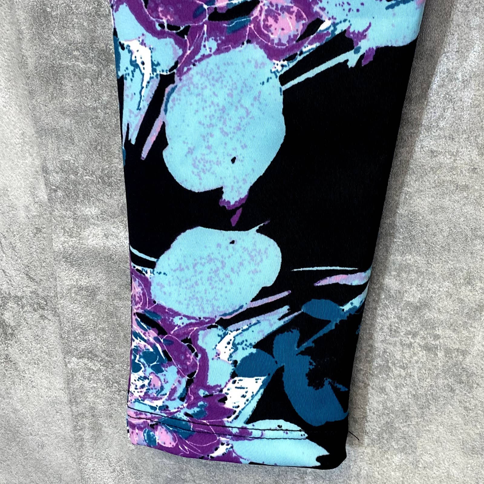 KAY UNGER Women's Blossom Bundle Black Printed High-Rise Pull-On Capri Leggings SZ M