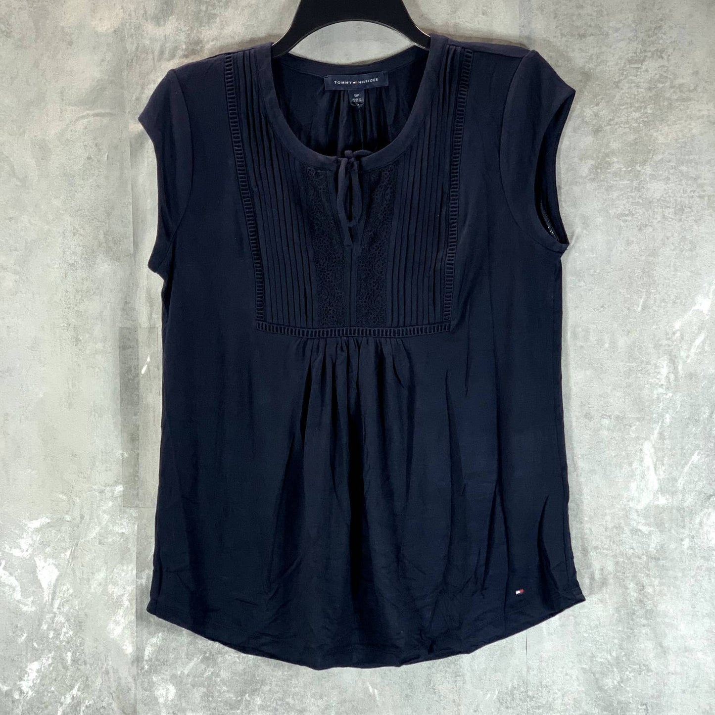 TOMMY HILFIGER Women's Navy Lace-Trimmed Pintuck Short-Sleeve Top SZ S