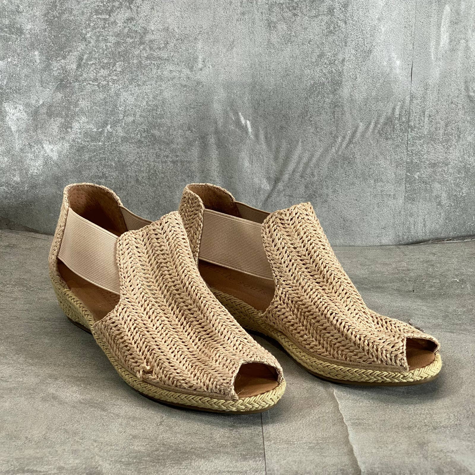 GENTLE SOULS By Kenneth Cole Women's Natural Noa Elastic Slip-On Sandals SZ 8.5